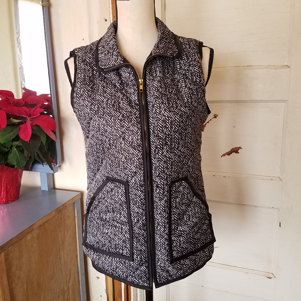 San Joy Black & White Herringbone Quilted Zip Vest - Picture 2 of 8